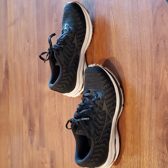 Mizuno Shoes - Mizuno Waverider 24